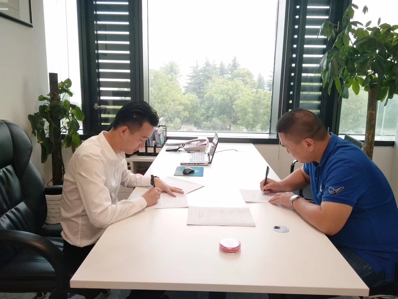 熱烈祝賀溫州瑞安葉總簽約創綠家！