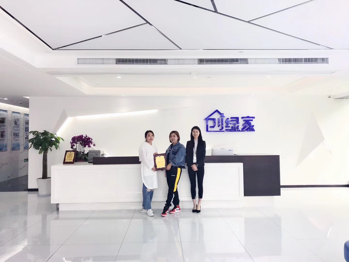 熱烈祝賀劉總姐妹簽約創(chuàng)綠家福州市區(qū)級代理！
