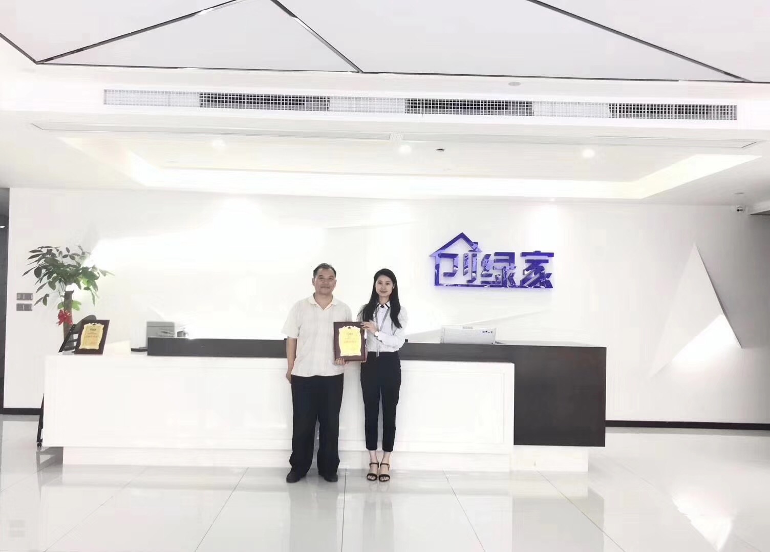 熱烈祝賀張總簽約創(chuàng)綠家鄭州市縣級代理! 熱烈祝賀張總簽約創(chuàng)綠家鄭州市縣級代理!