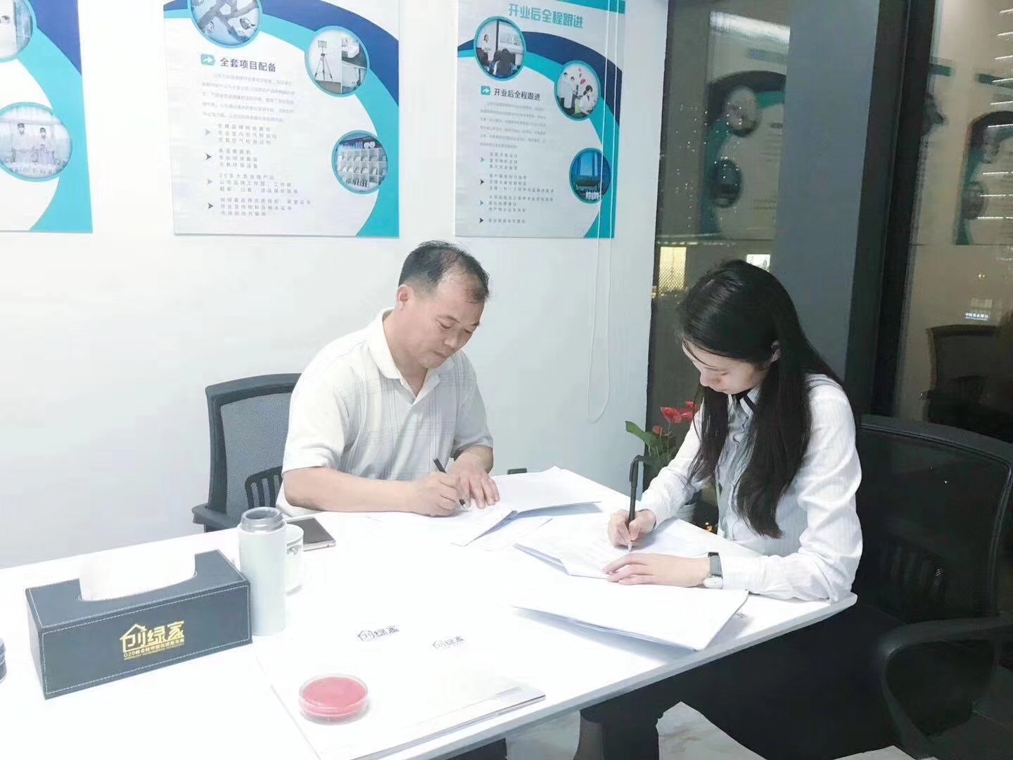 熱烈祝賀張總簽約創(chuàng)綠家鄭州市縣級代理! 熱烈祝賀張總簽約創(chuàng)綠家鄭州市縣級代理!