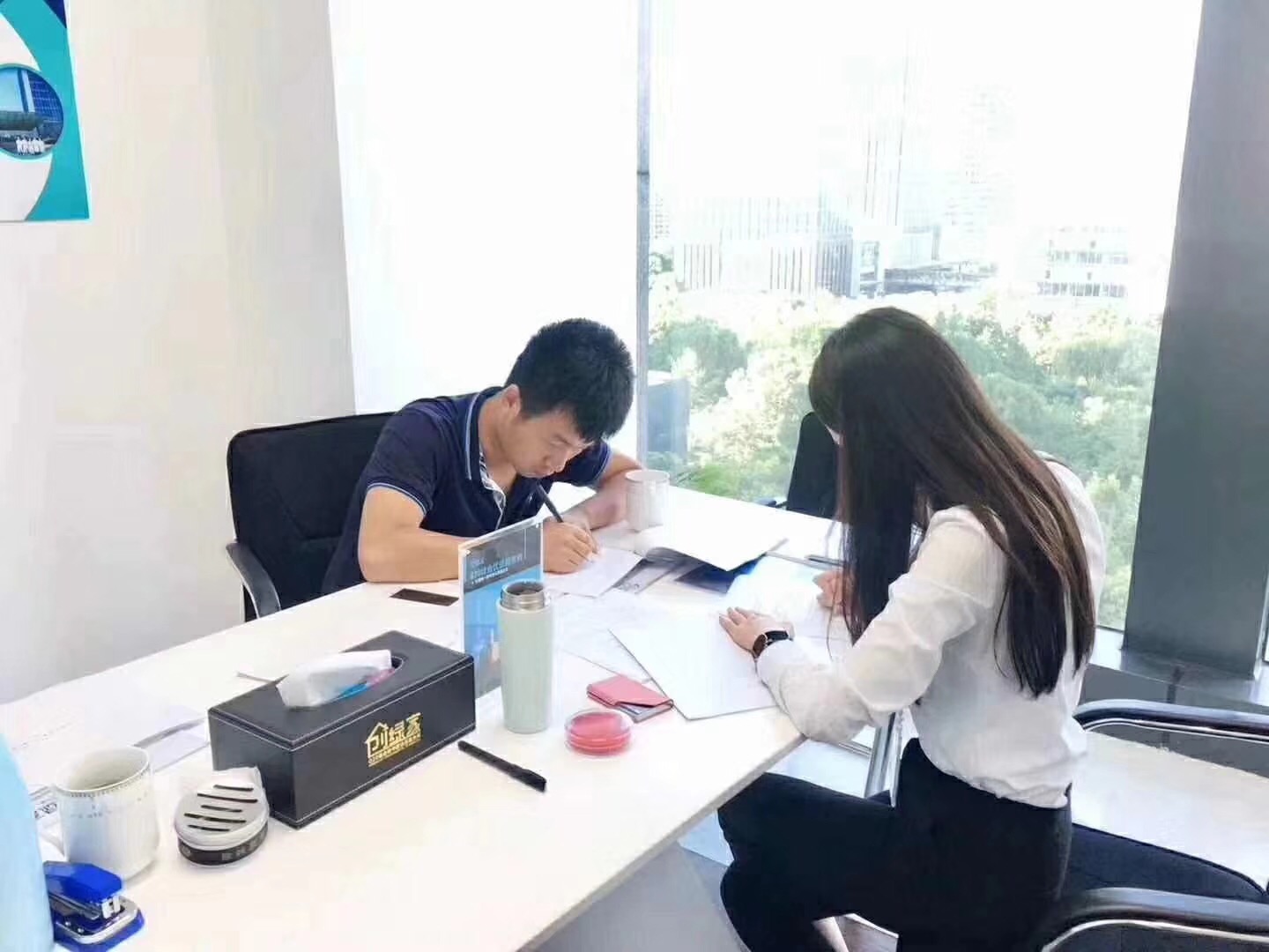 熱烈祝賀馮總、毛總簽約創(chuàng)綠家江蘇省縣級(jí)市代理！