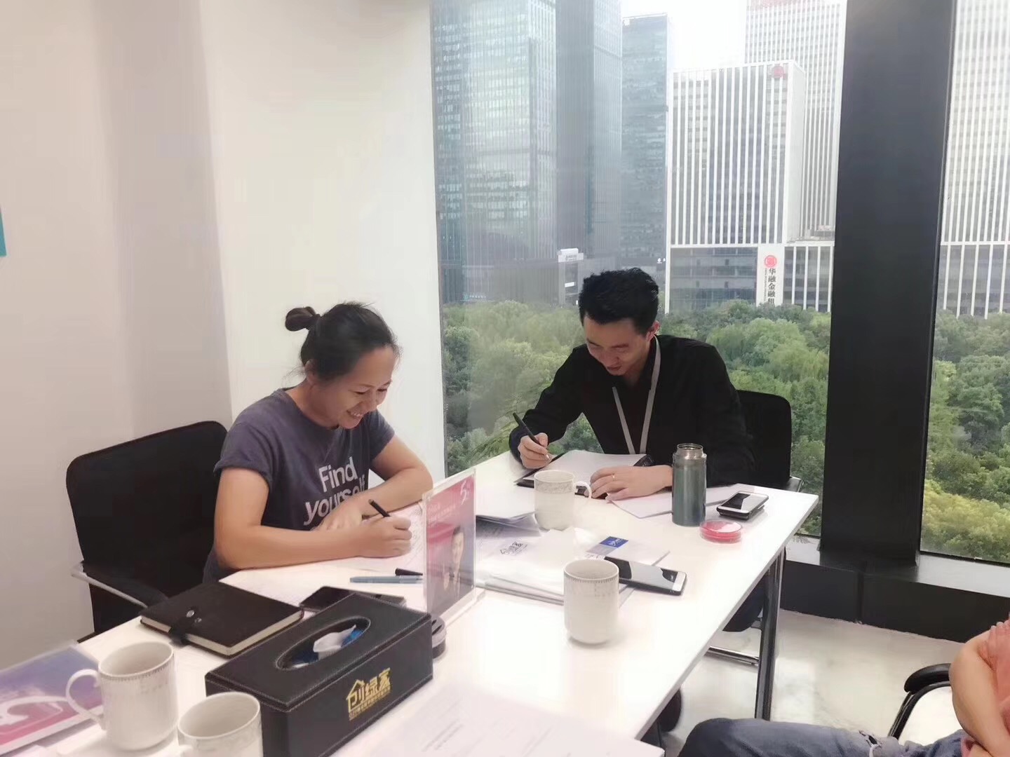 熱烈祝賀李總夫婦、呂總夫婦簽約創綠家永康市區級代理！