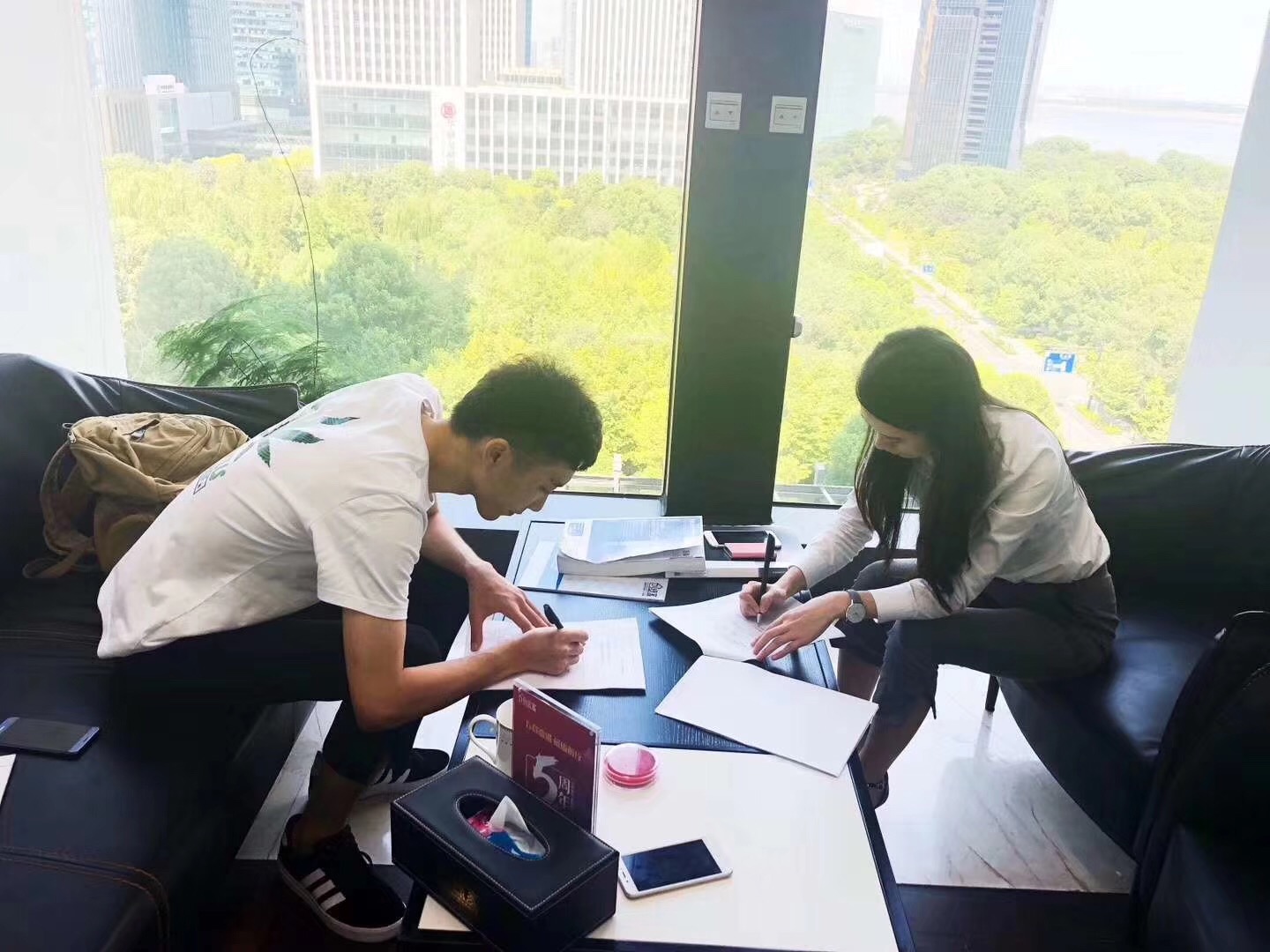 熱烈祝賀陳總簽約創綠家溫州市縣級代理！