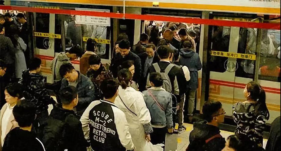 @1895.37萬游客 創(chuàng)綠家地鐵廣告看到了嗎?