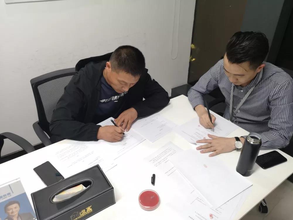 熱烈祝賀陳總簽約創(chuàng)綠家新疆巴音郭楞蒙古自治州縣級代理!