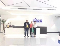 熱烈祝賀米總一家簽約創綠家泰安市區級代理!