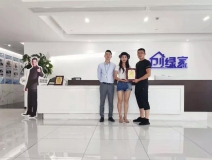 熱烈祝賀何總簽約創綠家四川省南充市區級代理!