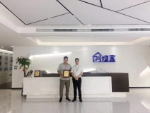 熱烈祝賀何總簽約創綠家信陽市縣級代理!